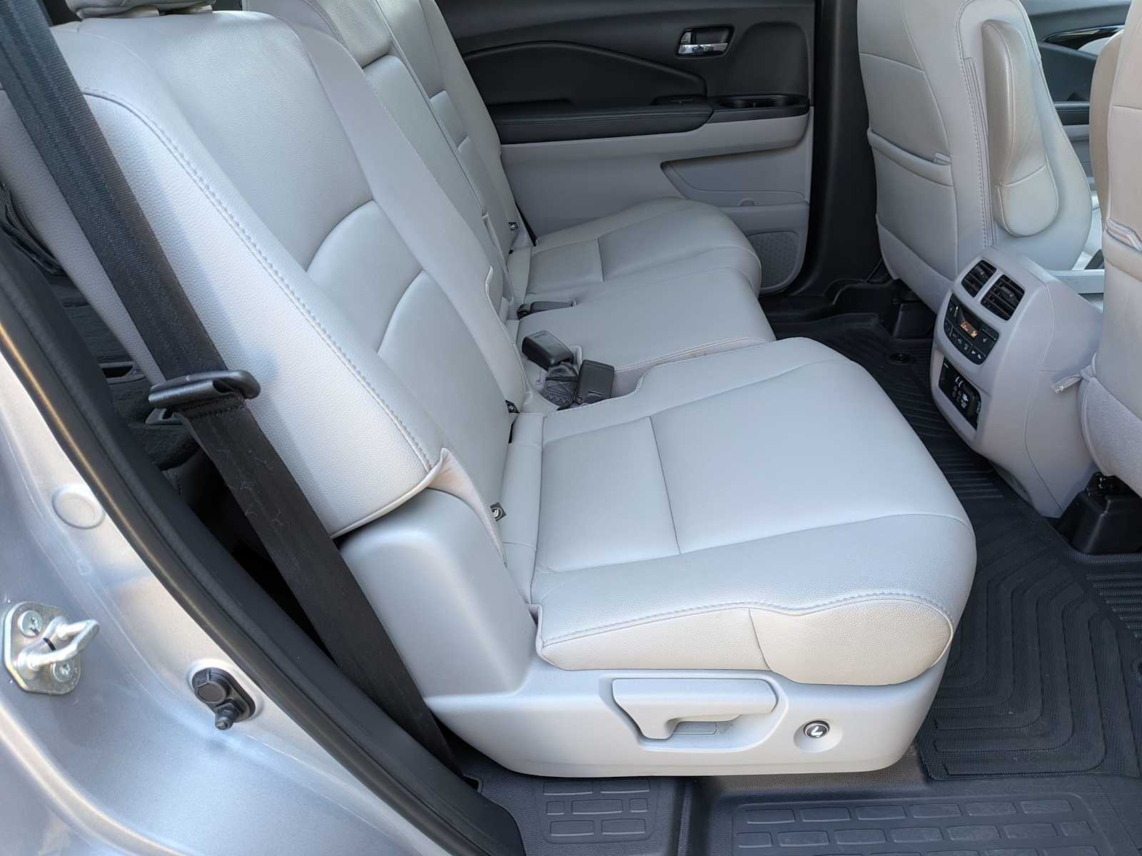 Thumbnail: 2020 Honda Pilot - 19