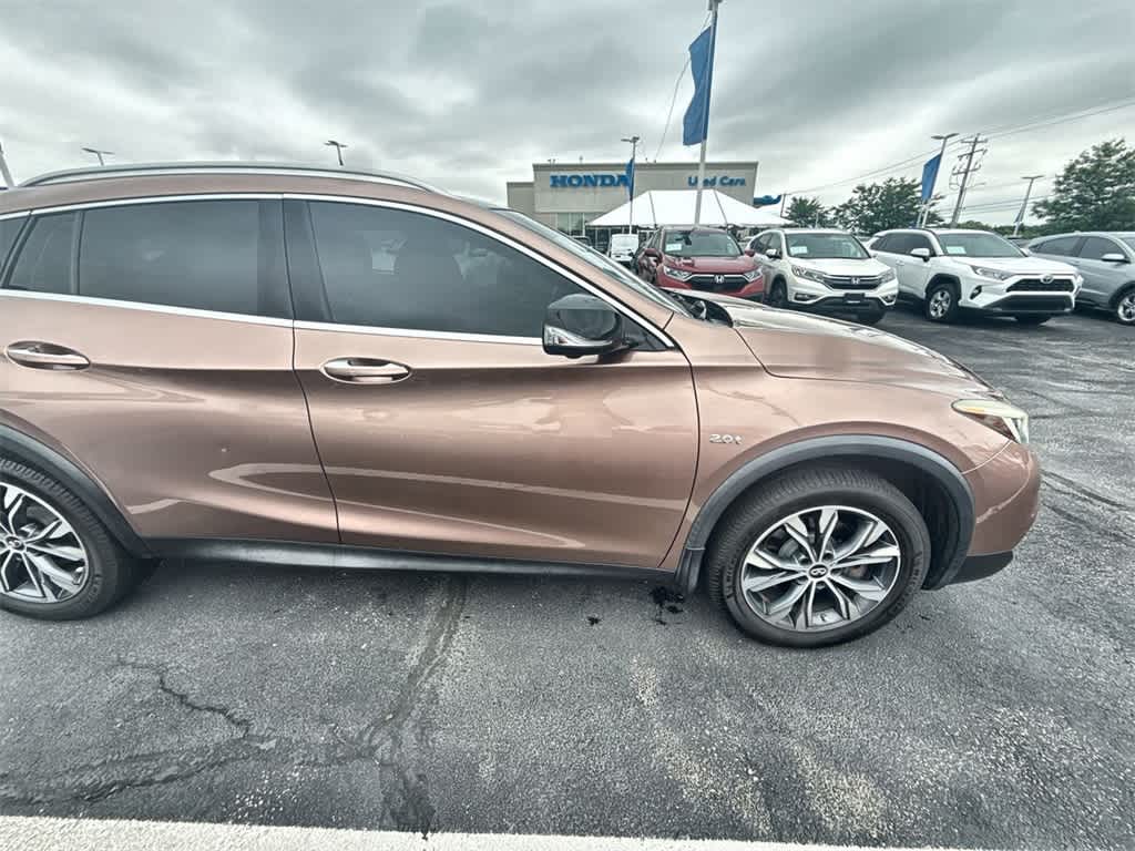 Thumbnail: 2018 INFINITI QX30 - 8