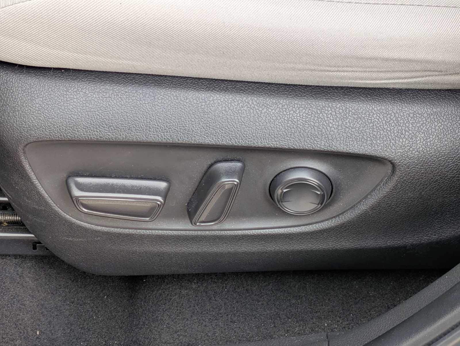 Thumbnail: 2023 Toyota RAV4 - 16