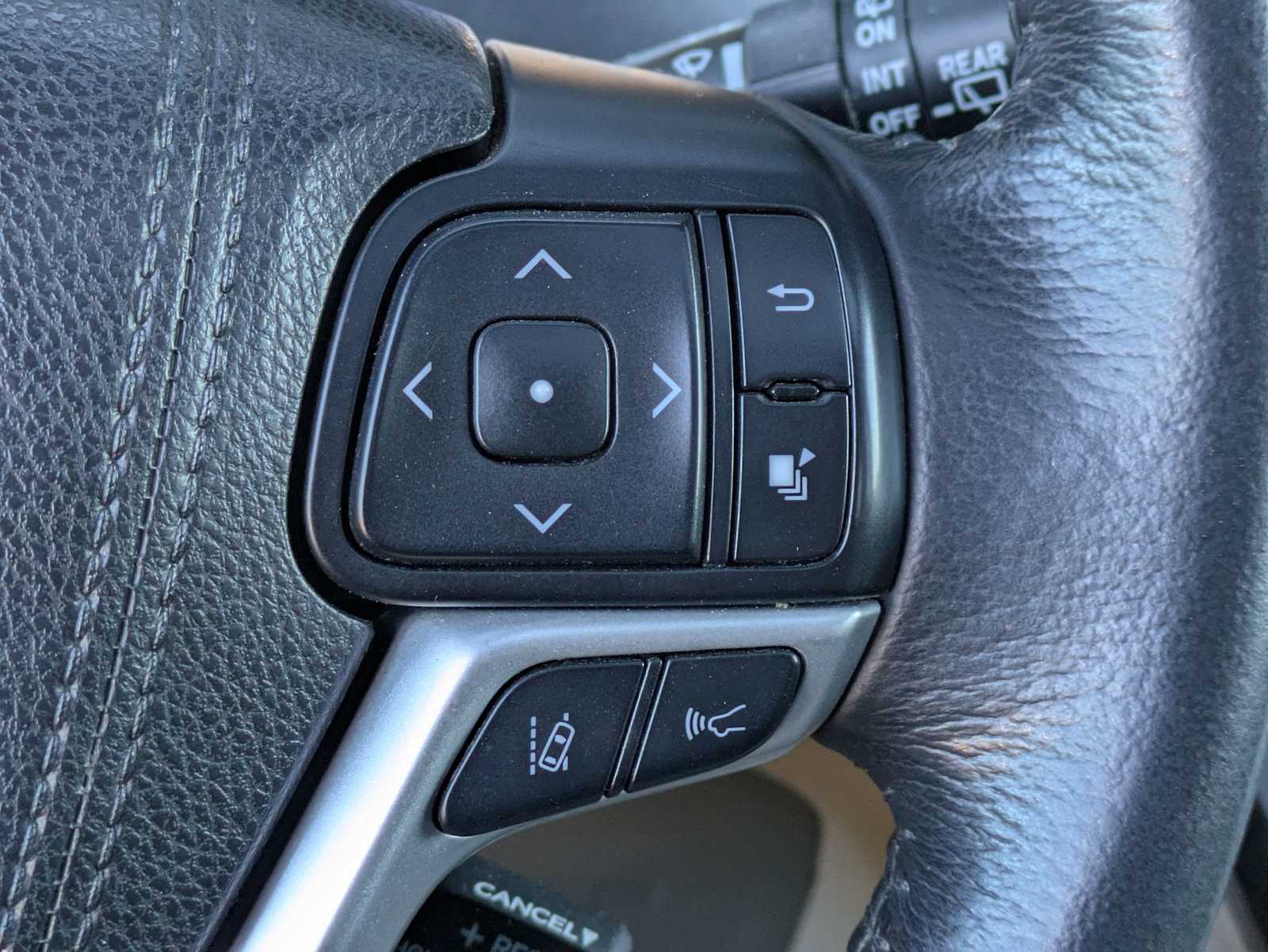 Thumbnail: 2018 Toyota Sienna - 25