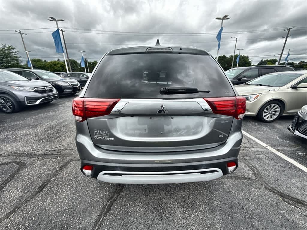 Thumbnail: 2020 Mitsubishi Outlander - 11