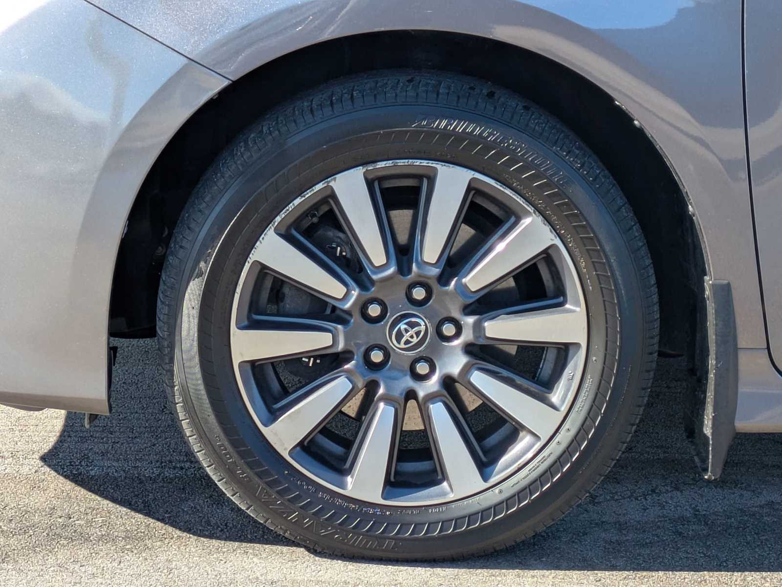 Thumbnail: 2019 Toyota Sienna - 13