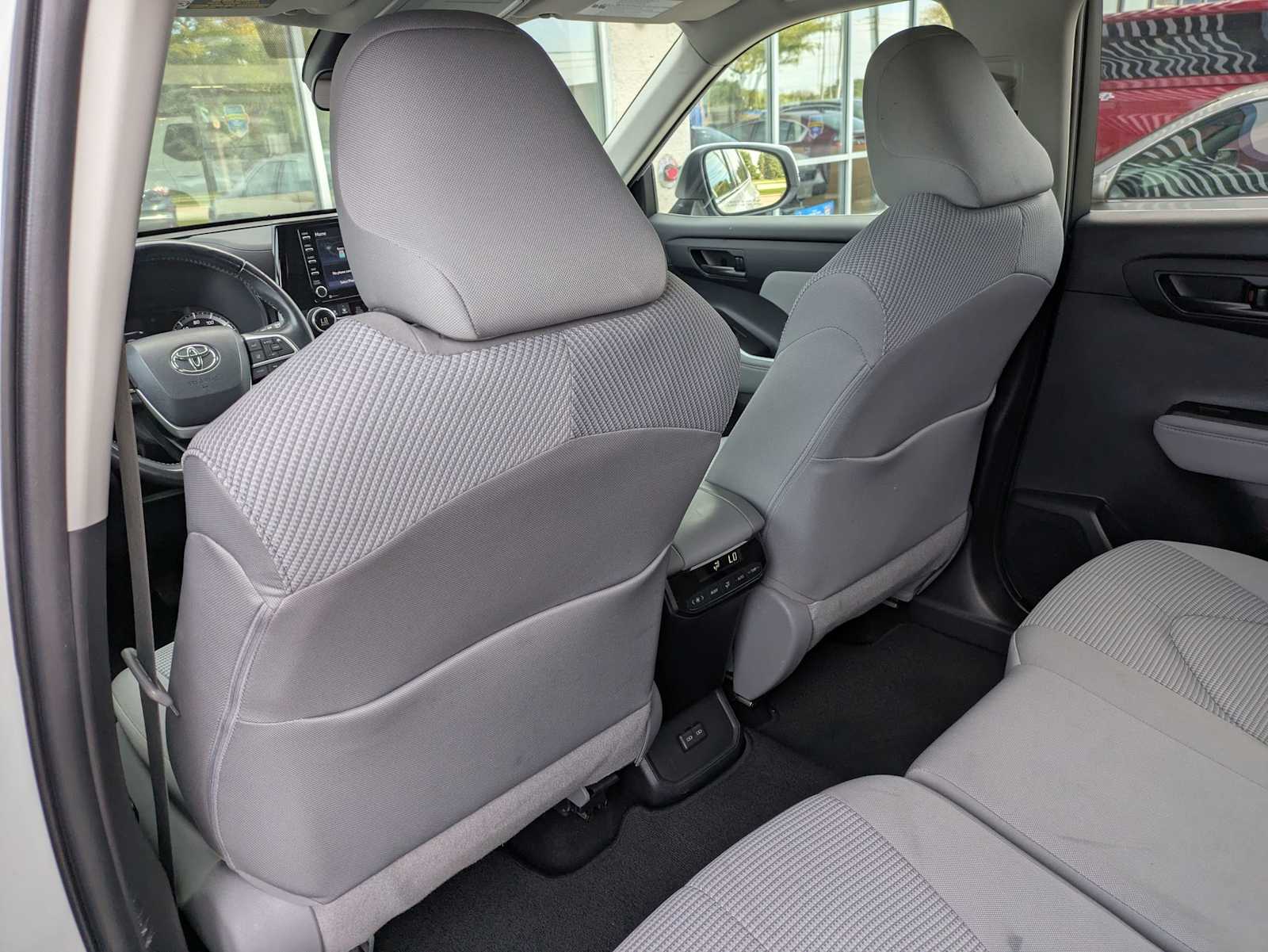 Thumbnail: 2022 Toyota Highlander - 17