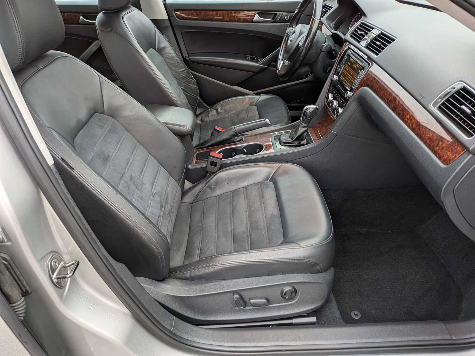 Thumbnail: 2013 Volkswagen Passat - 22