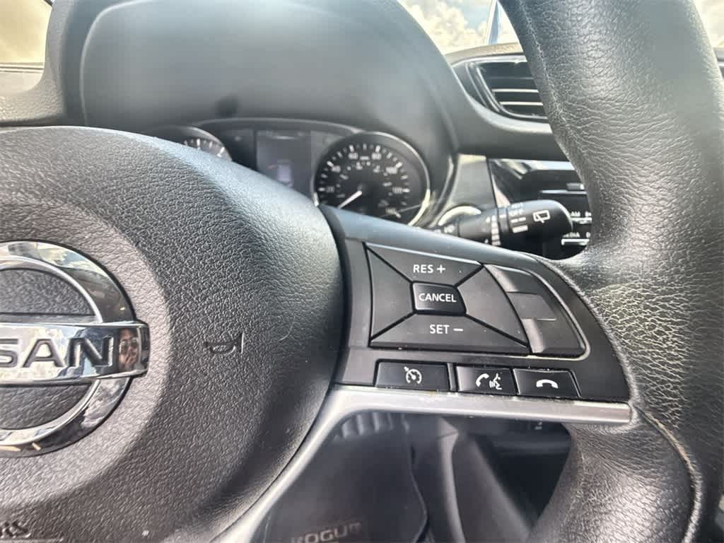 Thumbnail: 2017 Nissan Rogue Sport - 22