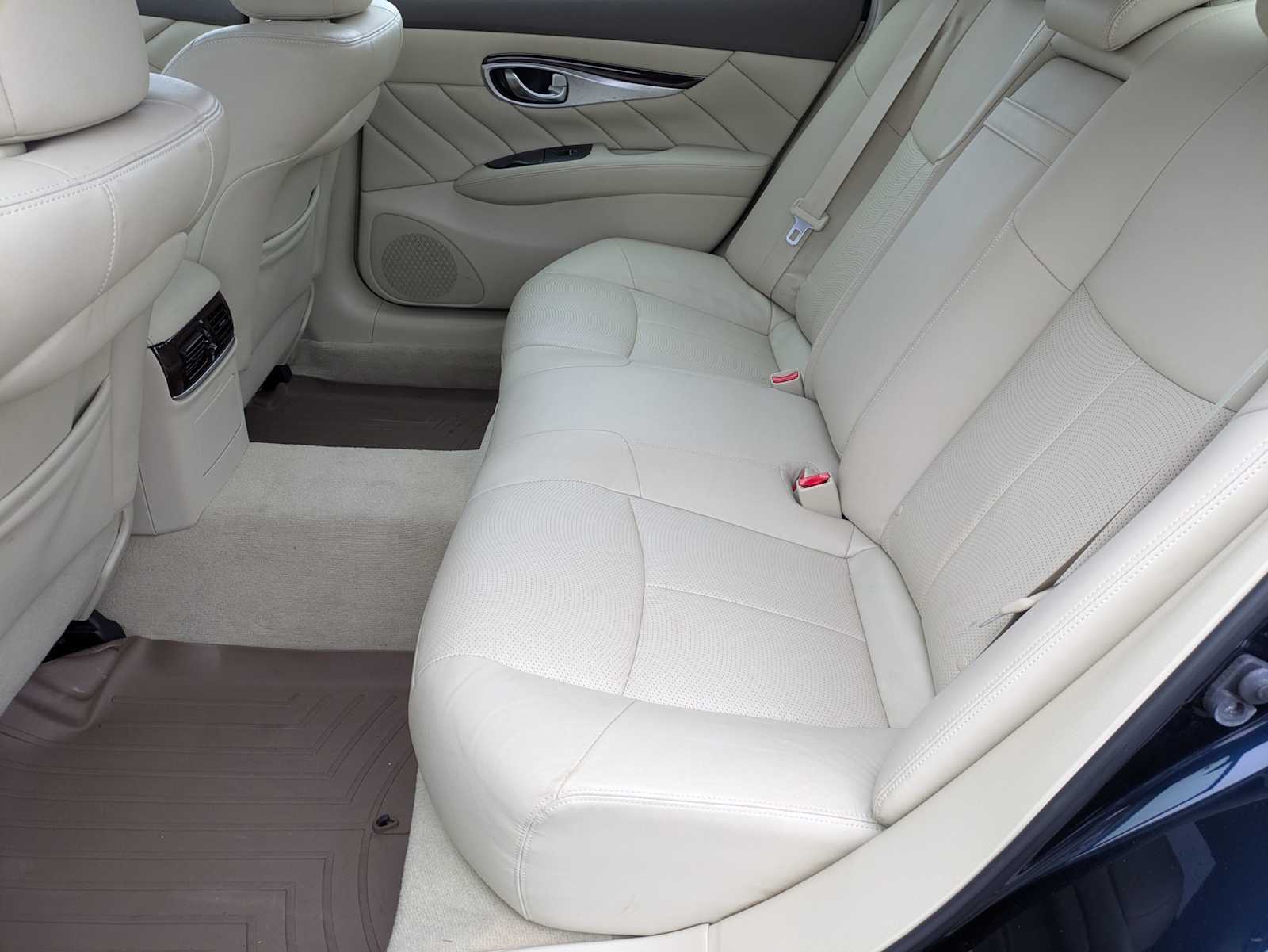 Thumbnail: 2016 INFINITI Q70 - 19