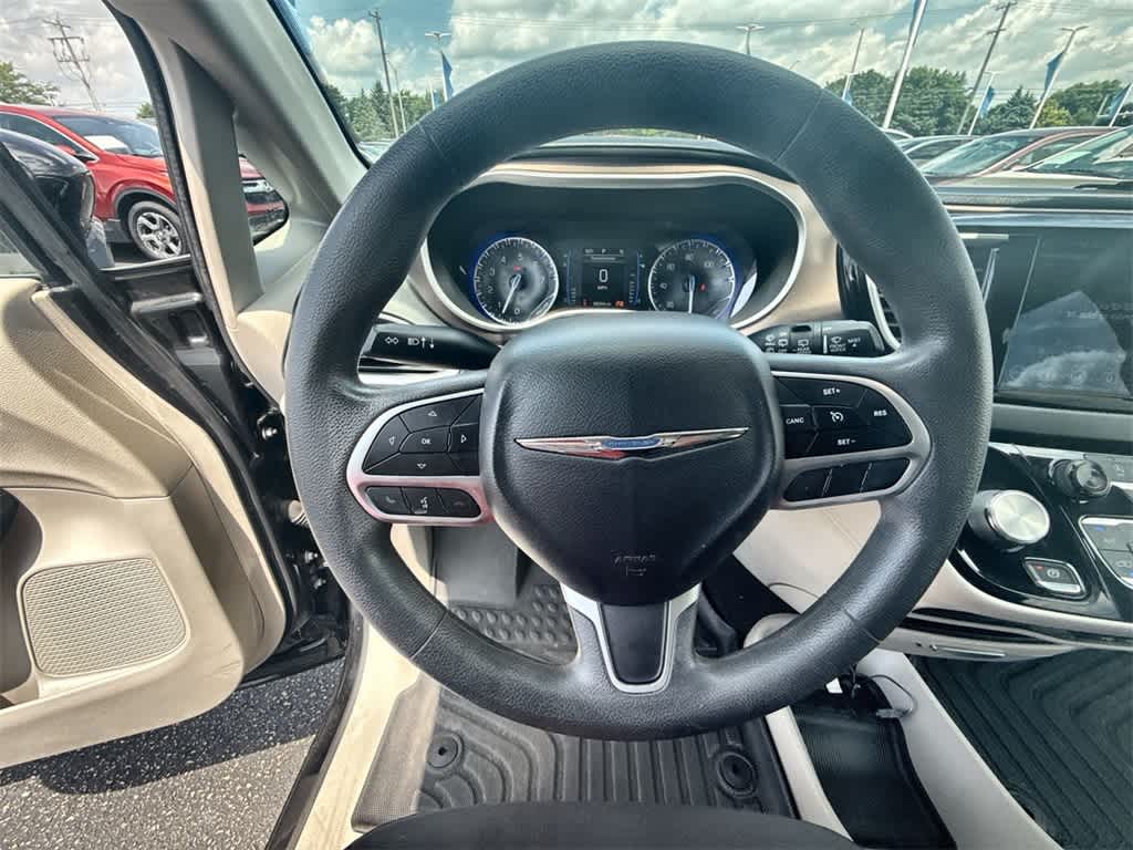 Thumbnail: 2018 Chrysler Pacifica - 22