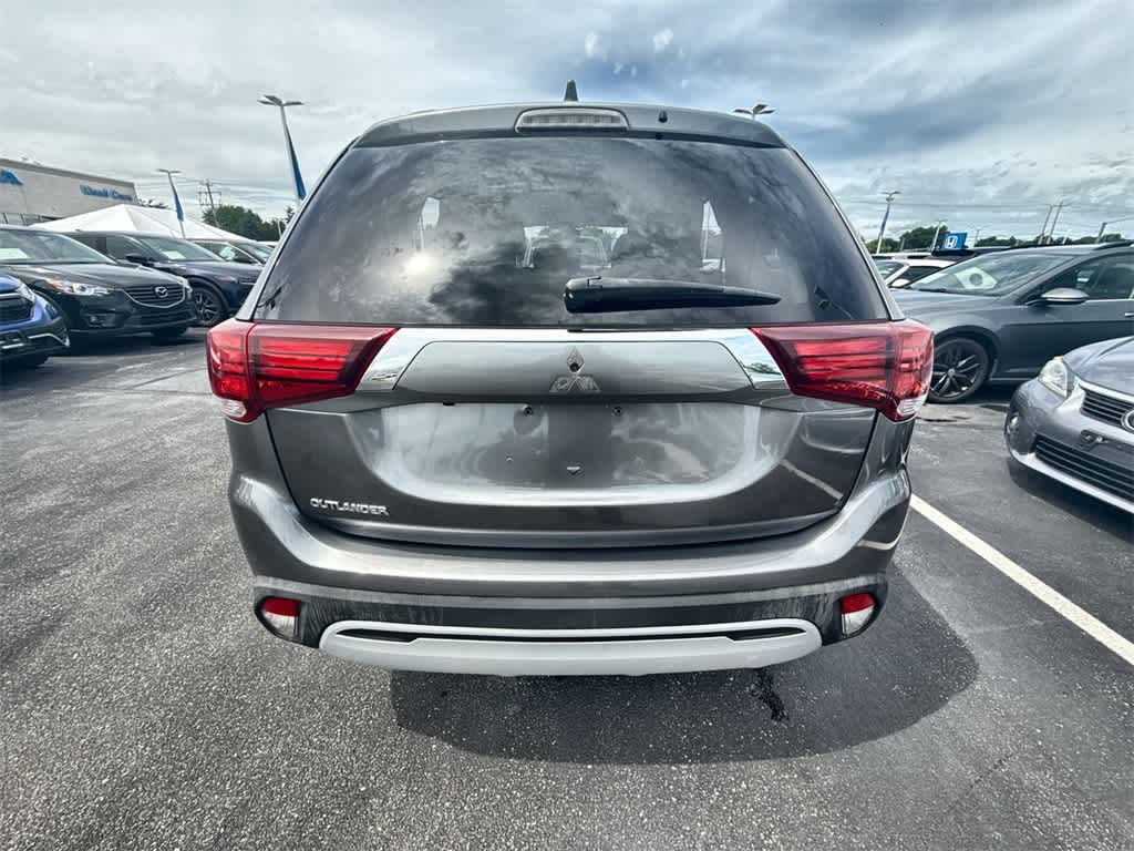 Thumbnail: 2020 Mitsubishi Outlander - 11