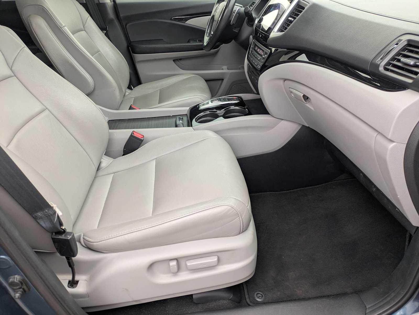 Thumbnail: 2018 Honda Pilot - 21