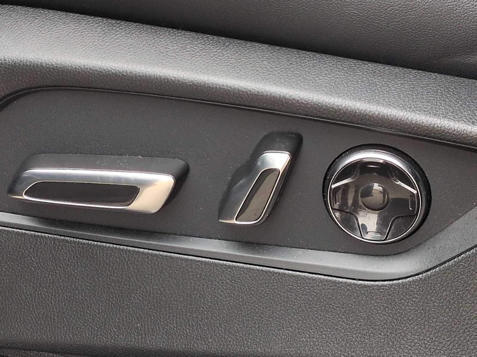 Thumbnail: 2023 Acura MDX - 17