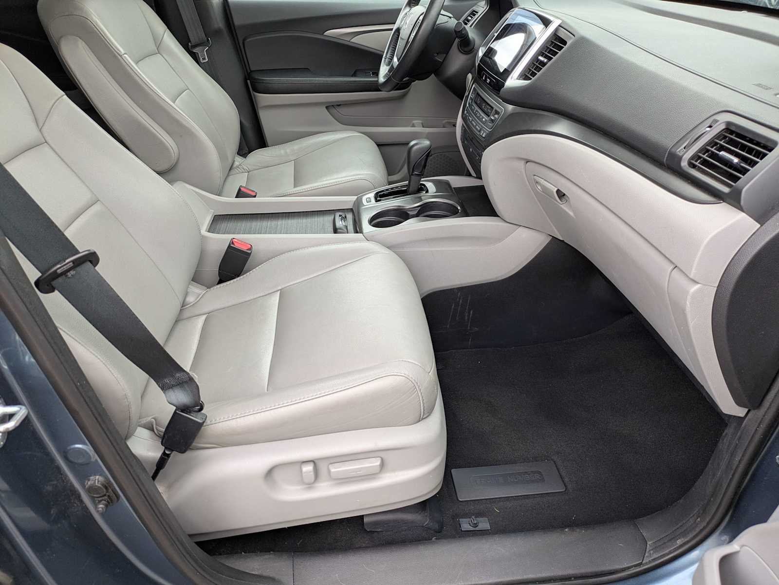 Thumbnail: 2017 Honda Pilot - 22
