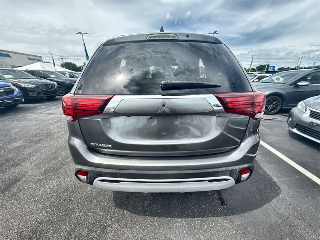 Thumbnail: 2020 Mitsubishi Outlander - 12