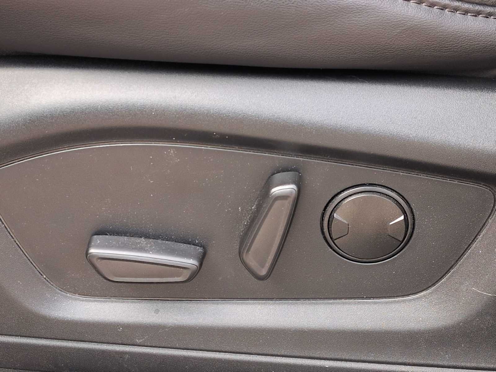 Thumbnail: 2023 Ford Explorer - 17