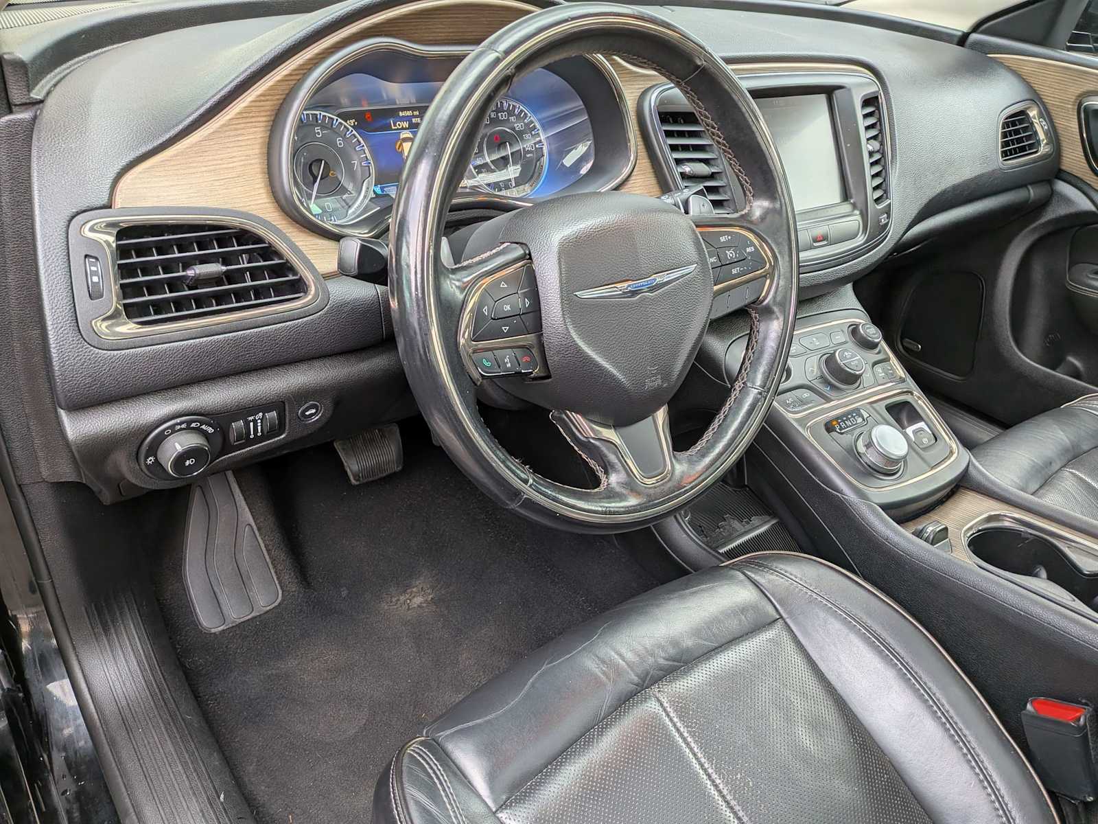 2015 Chrysler 200 C photo 2