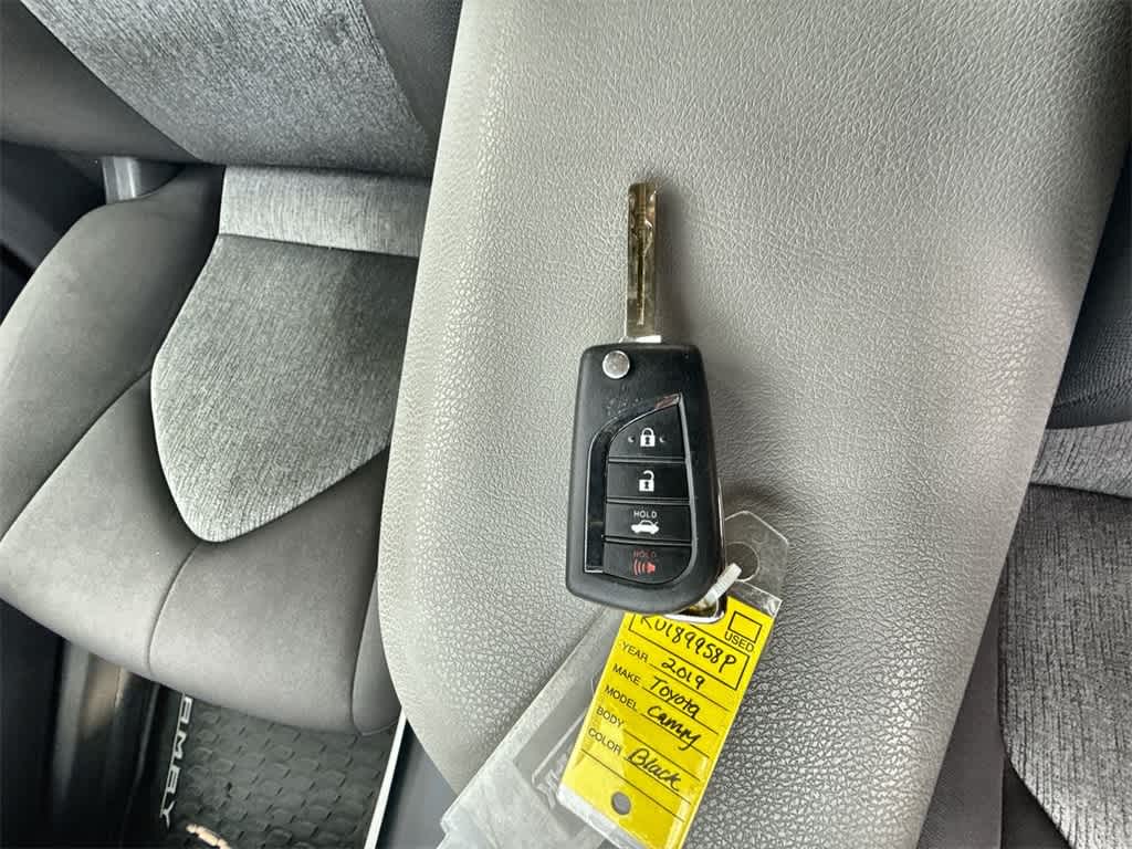 2019 Toyota Camry LE 32