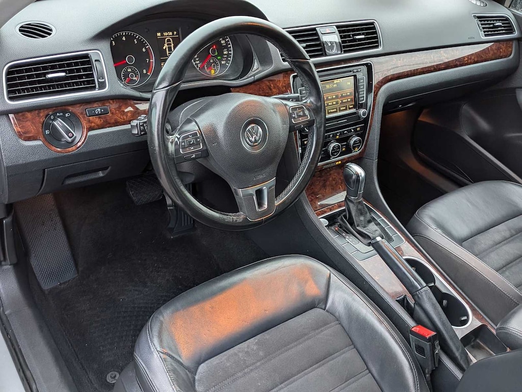Used 2013 Volkswagen Passat 2.5L SEL w/PZEV Sedan