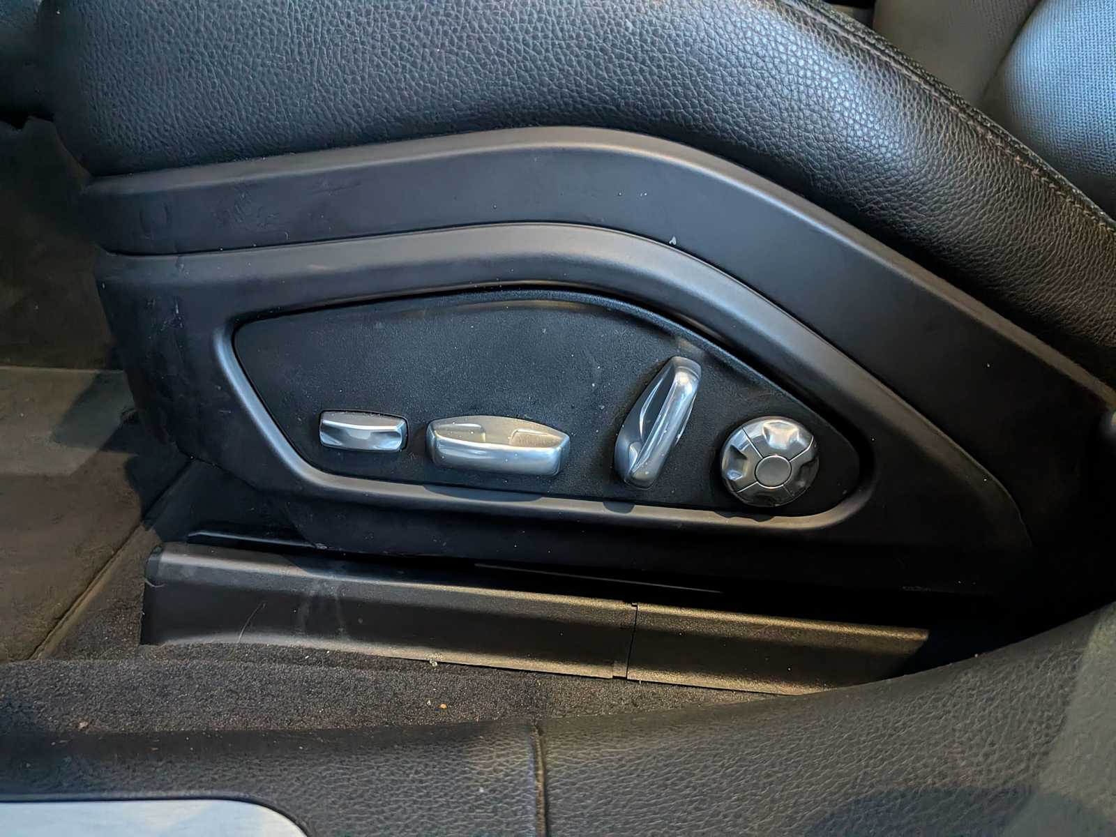 Thumbnail: 2017 Porsche Panamera - 16