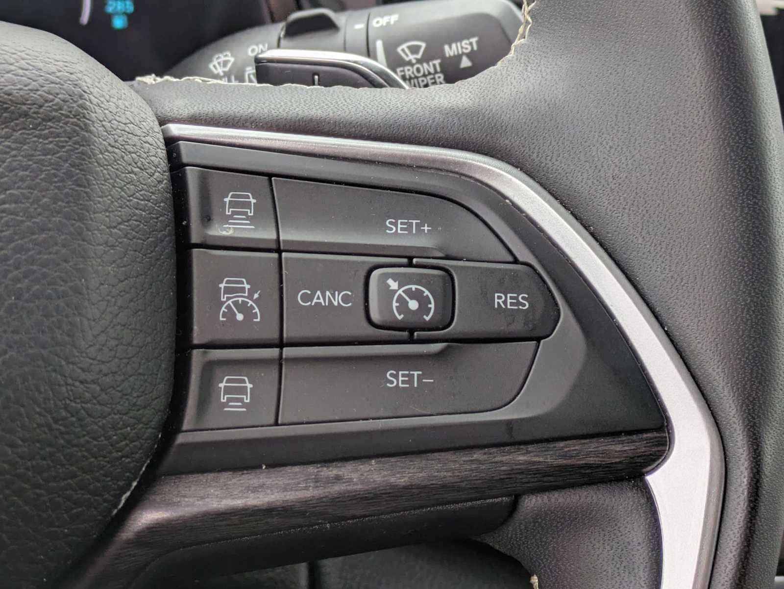 Thumbnail: 2024 Jeep Grand Cherokee - 25