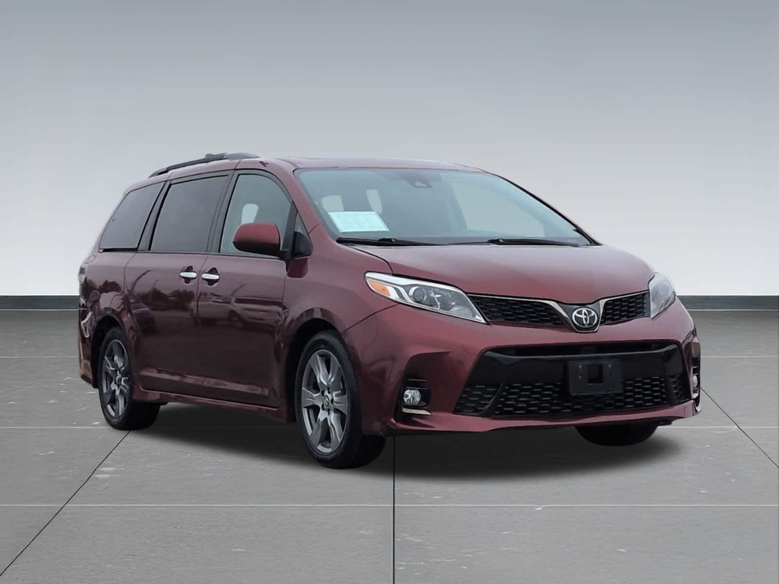 Thumbnail: 2018 Toyota Sienna - 8