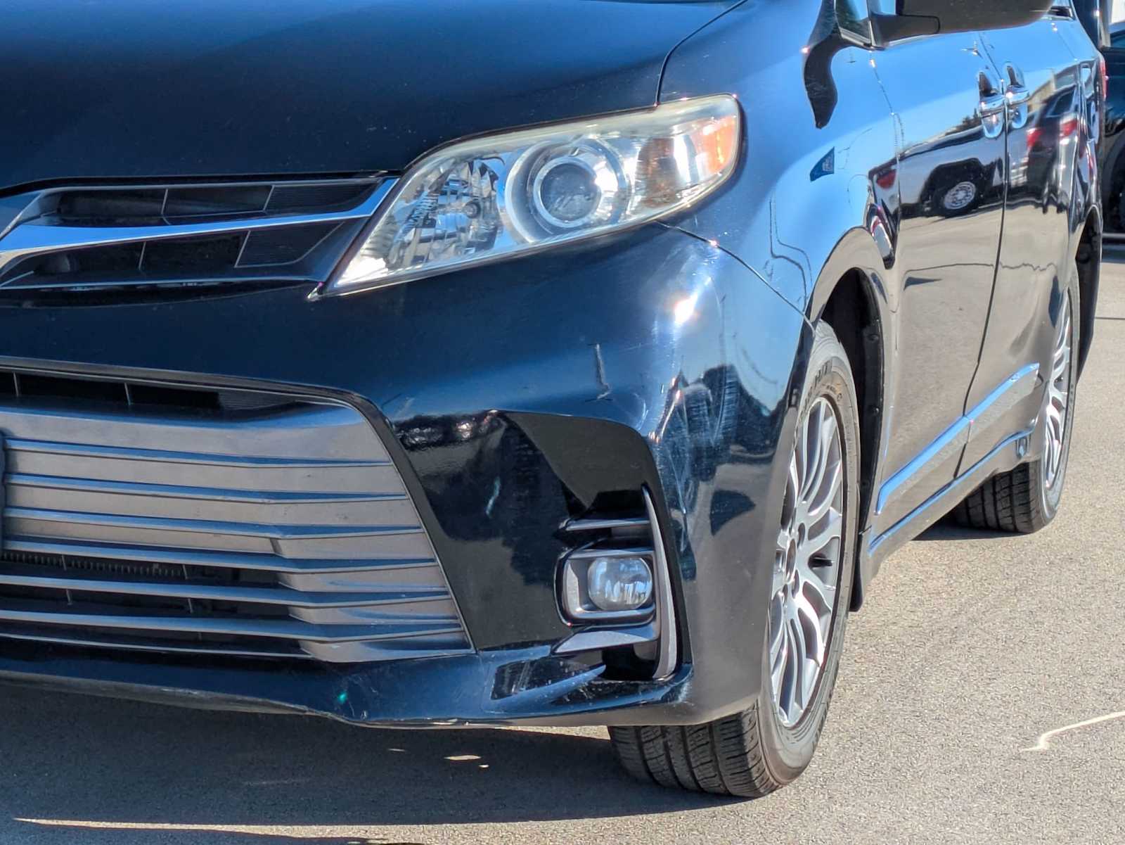 Thumbnail: 2018 Toyota Sienna - 10