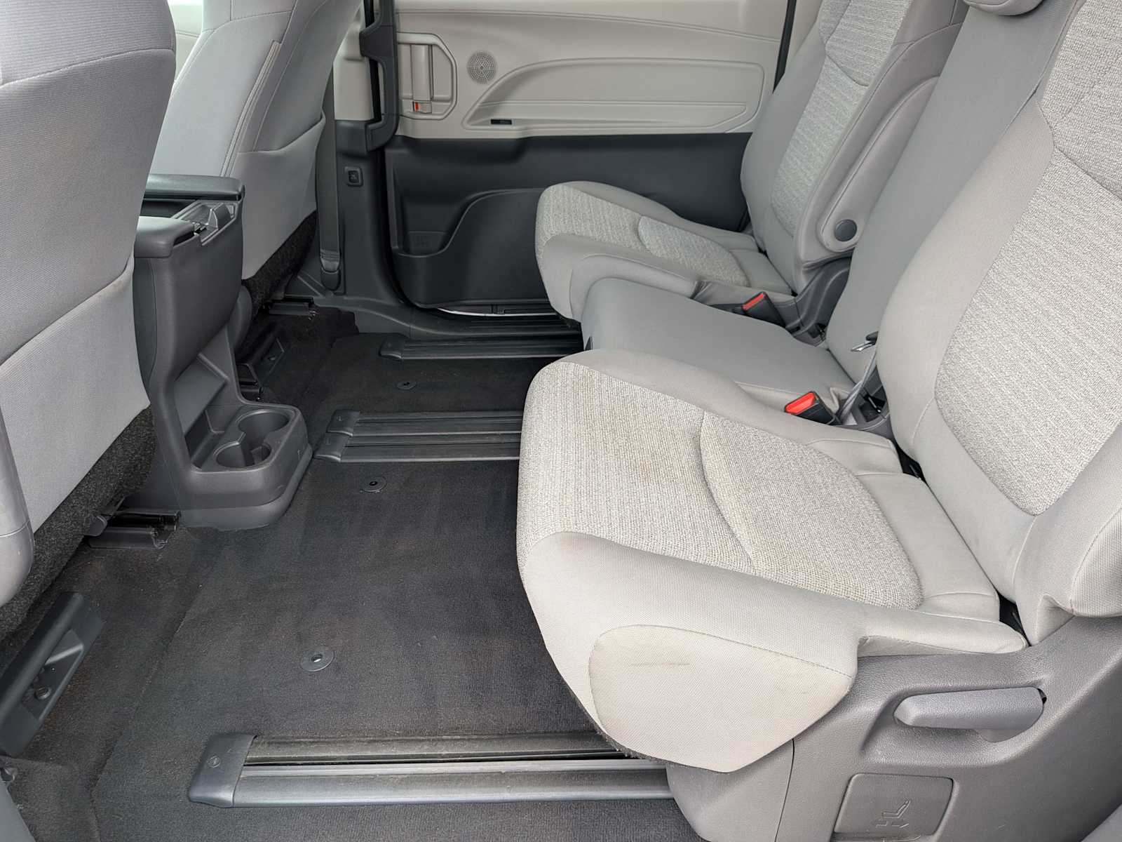 Thumbnail: 2021 Toyota Sienna - 17