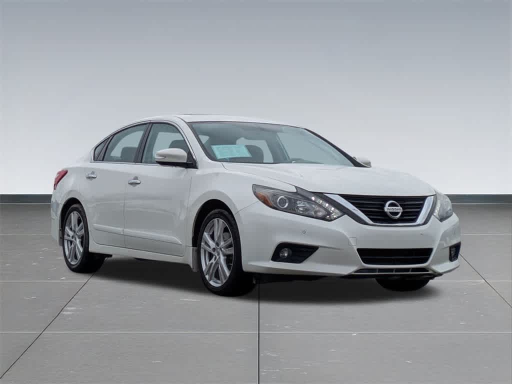Thumbnail: 2016 Nissan Altima - 8