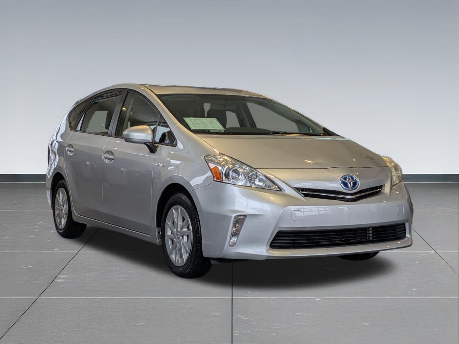 Thumbnail: 2014 Toyota Prius v - 8