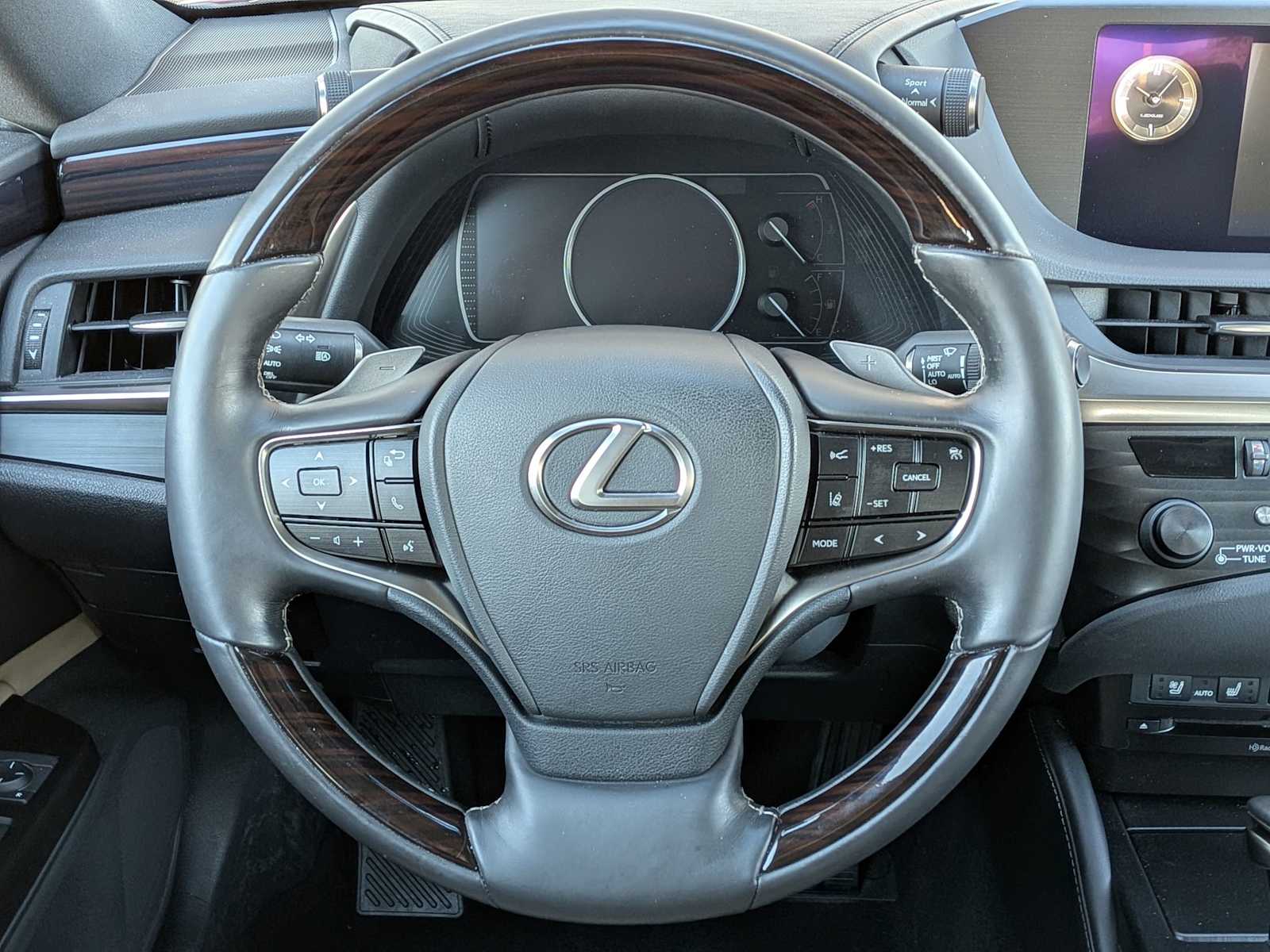 Thumbnail: 2019 Lexus ES - 23