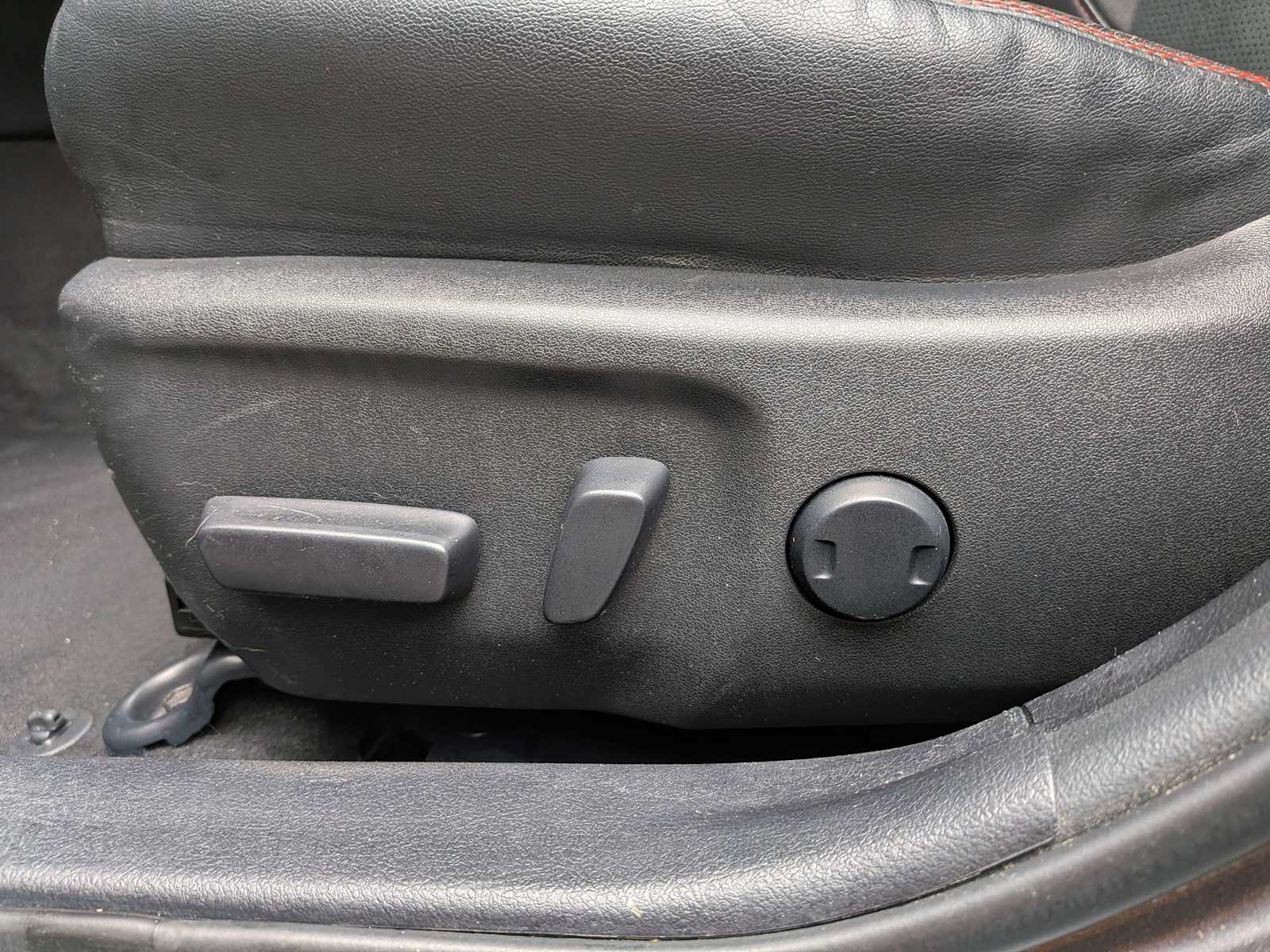 Thumbnail: 2015 Toyota Camry - 16