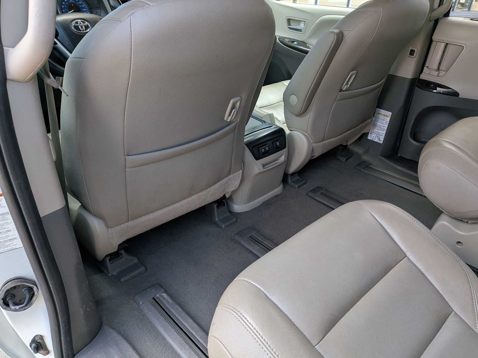 Thumbnail: 2020 Toyota Sienna - 18