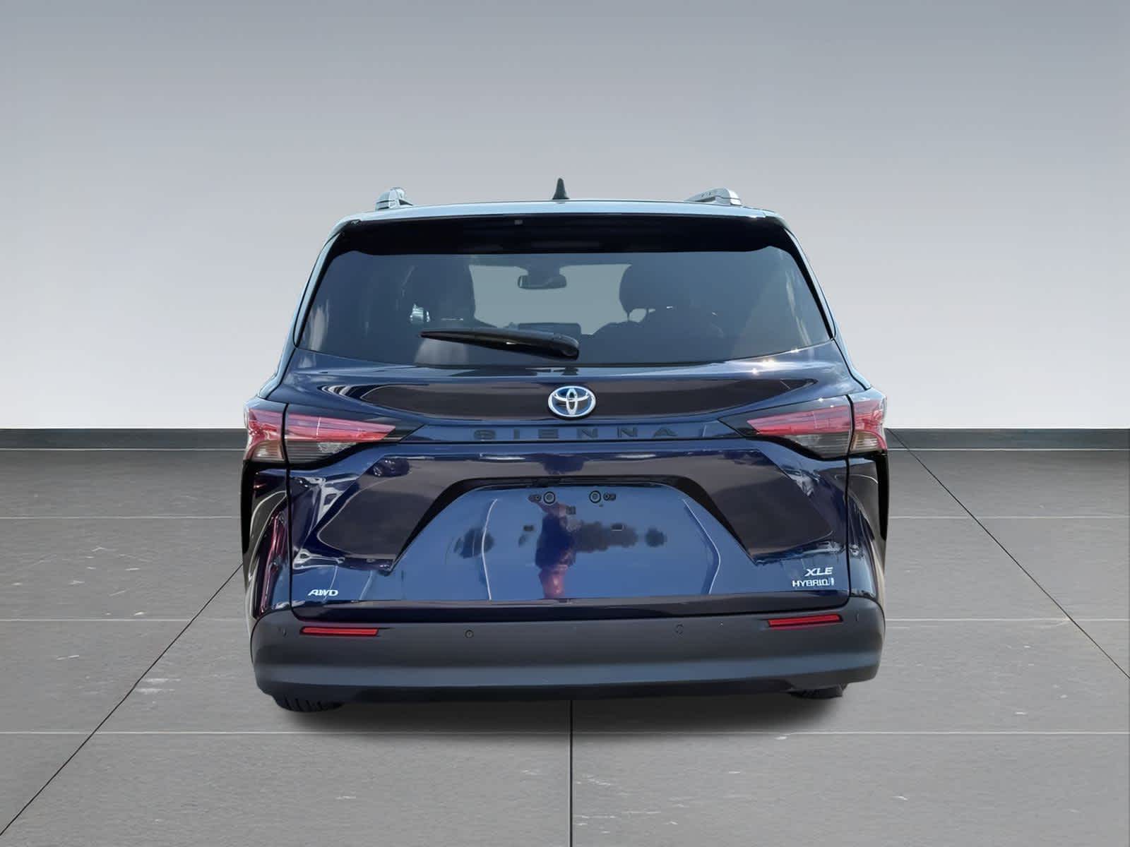 Thumbnail: 2022 Toyota Sienna - 4