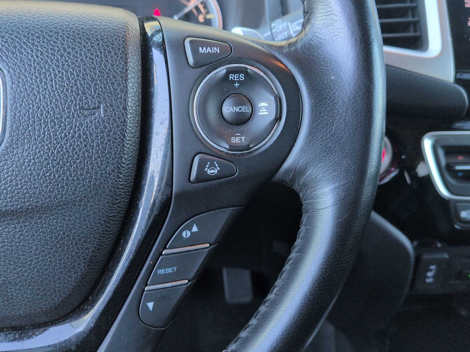 Thumbnail: 2016 Honda Pilot - 25