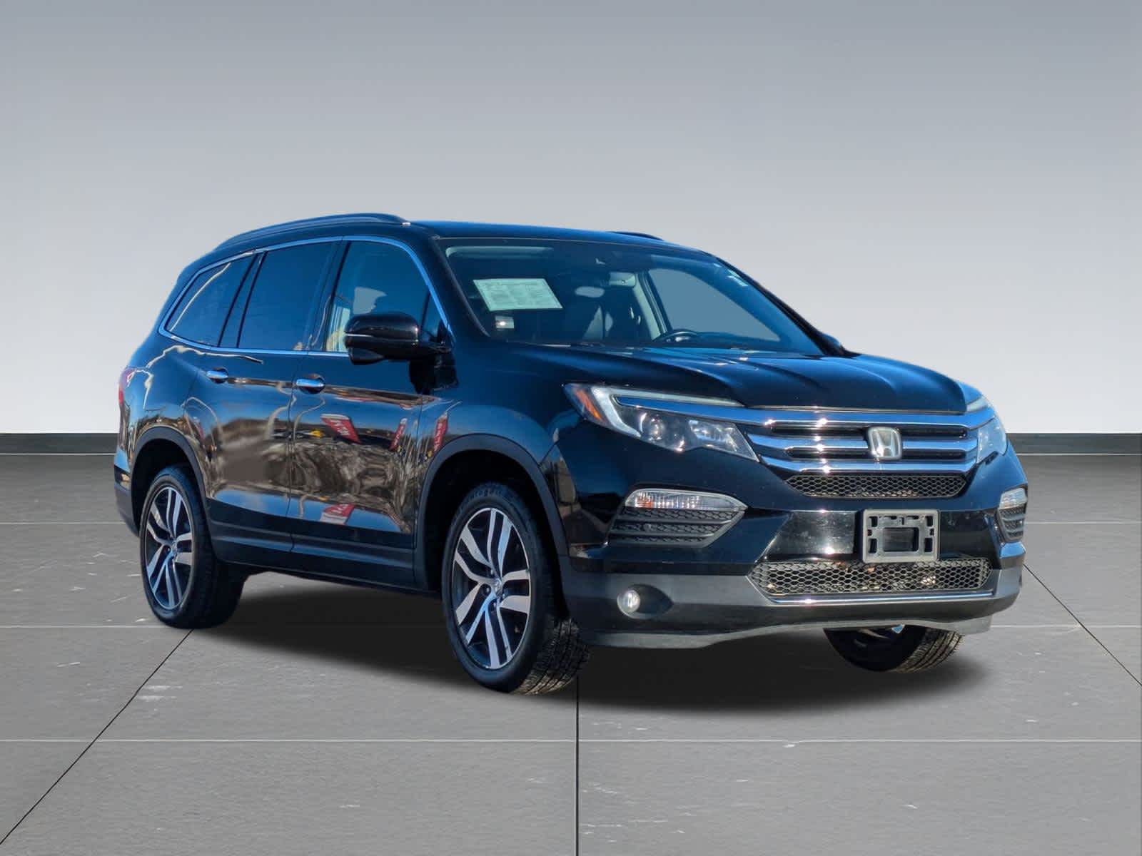 Thumbnail: 2017 Honda Pilot - 8