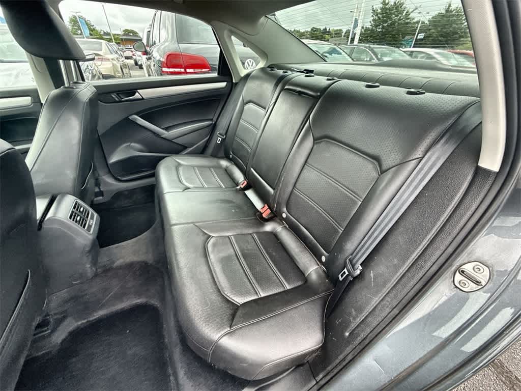 Thumbnail: 2013 Volkswagen Passat - 19