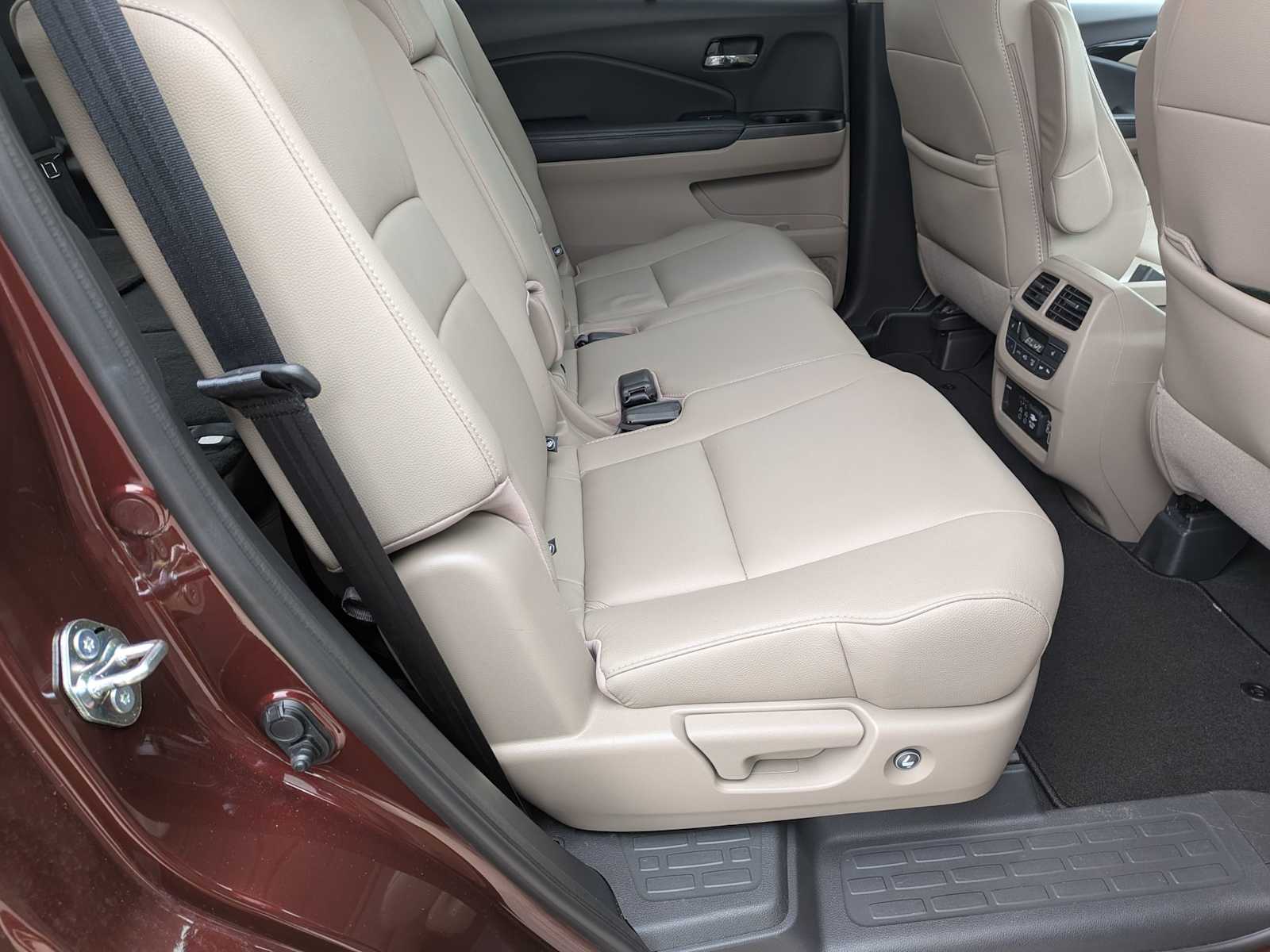 Thumbnail: 2019 Honda Pilot - 23