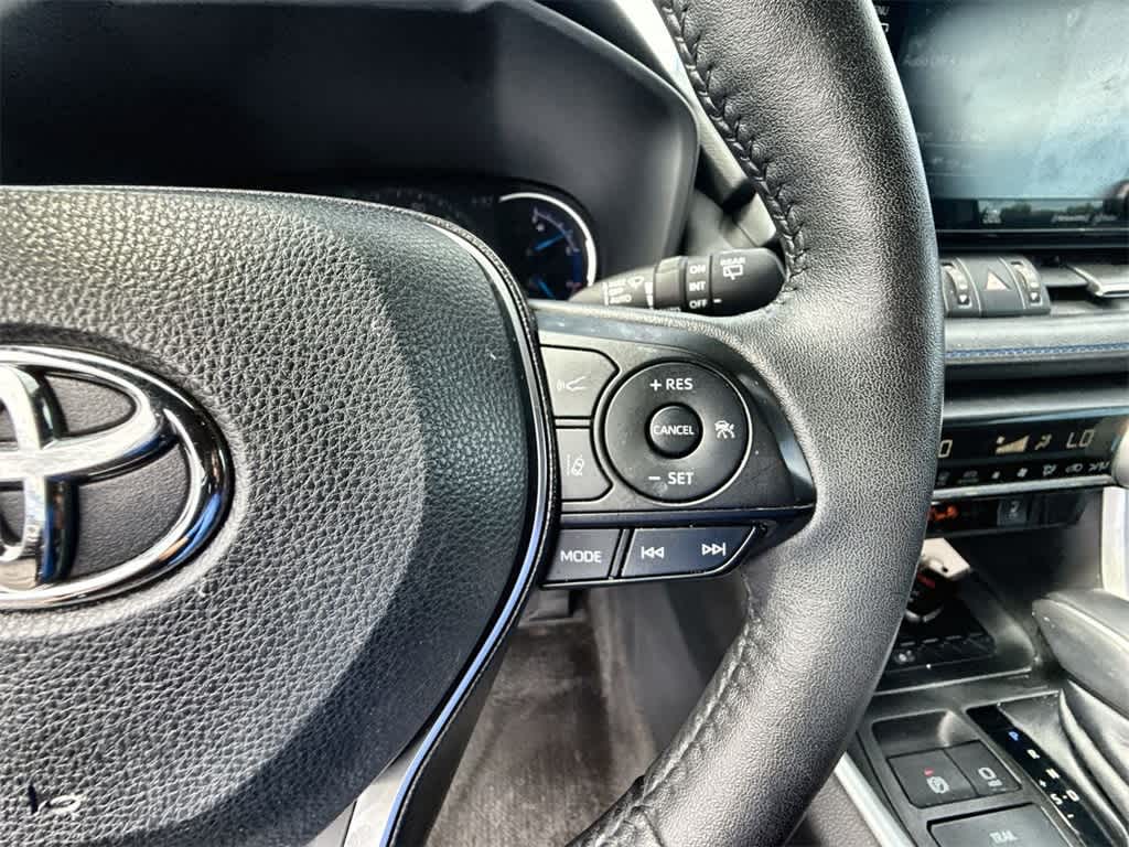 Thumbnail: 2021 Toyota RAV4 - 24