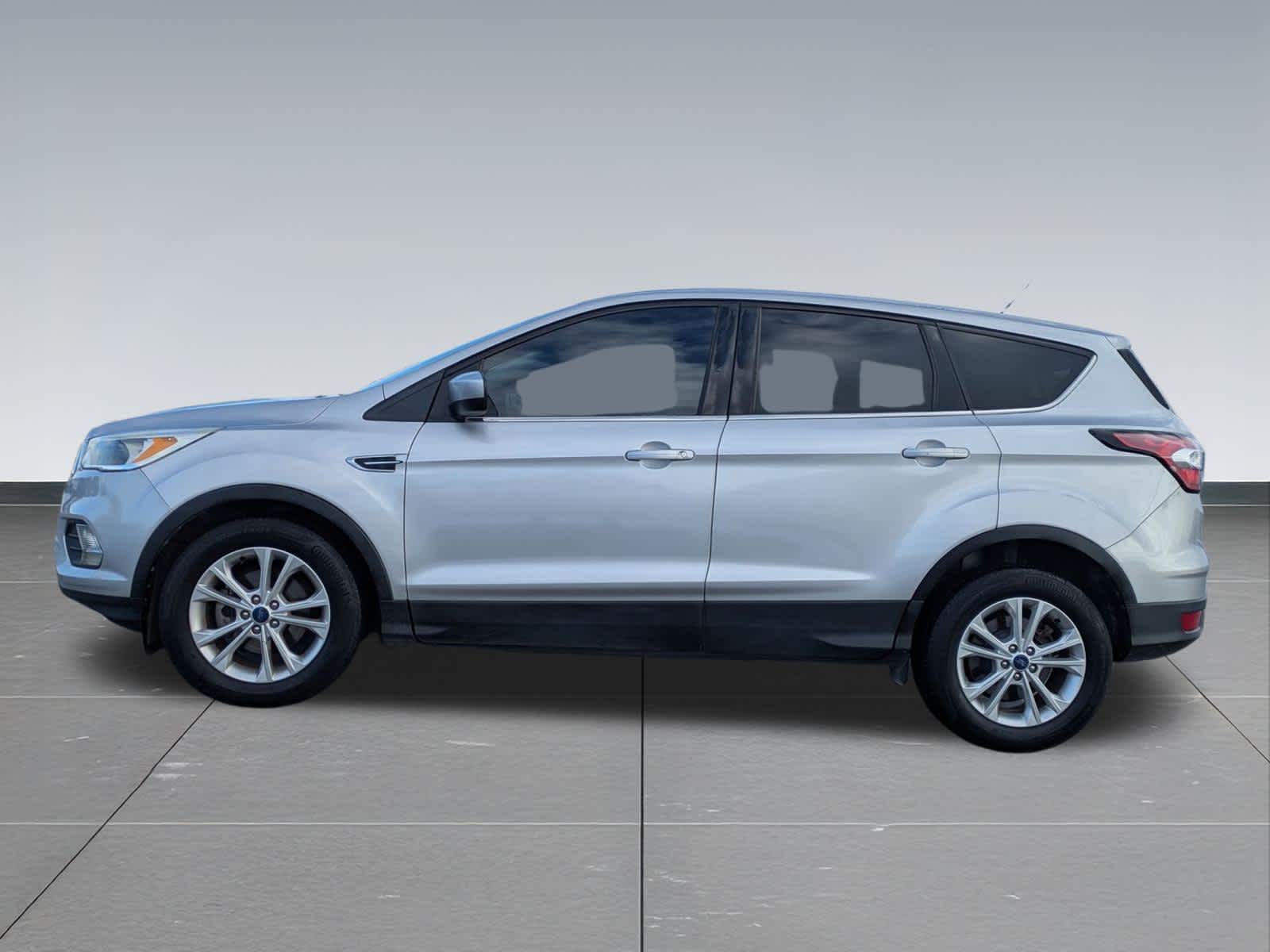 Thumbnail: 2017 Ford Escape - 3