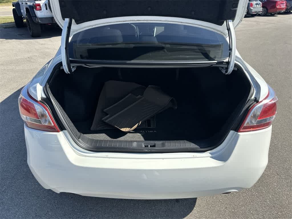 Thumbnail: 2013 Nissan Altima - 16