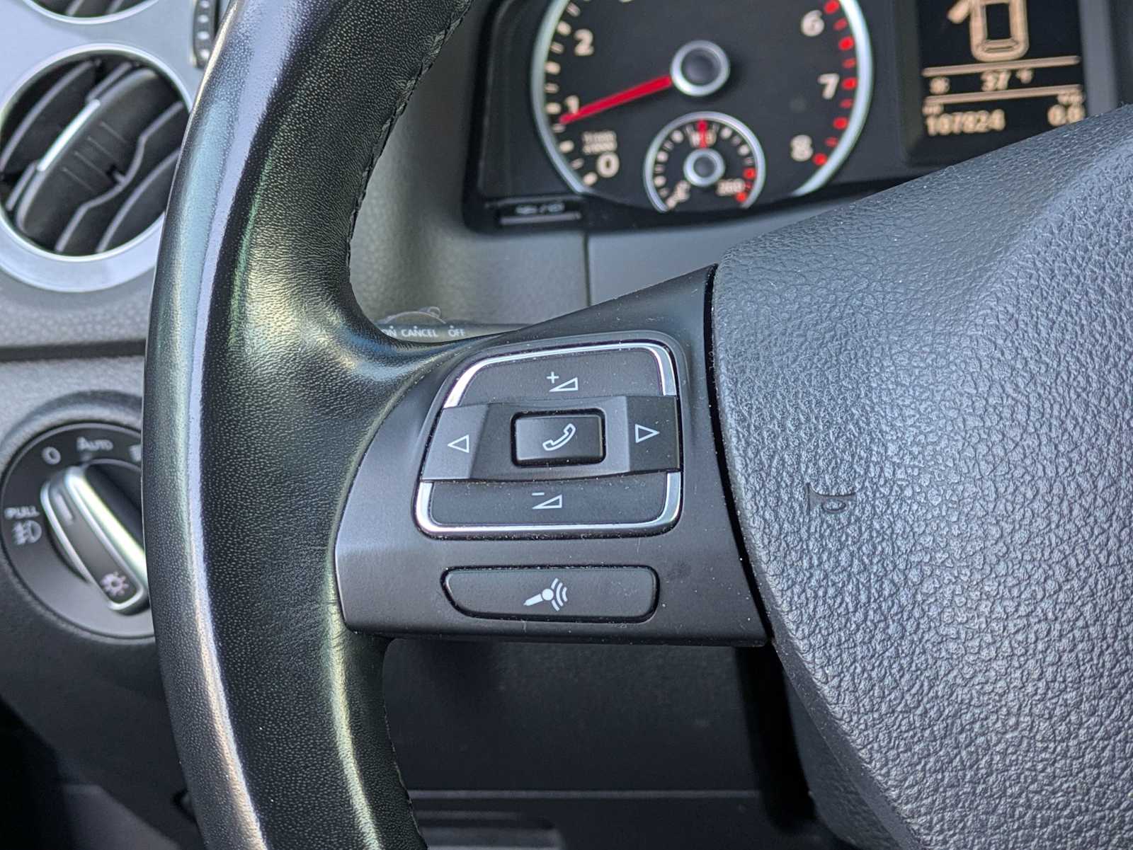 Thumbnail: 2016 Volkswagen Tiguan - 24