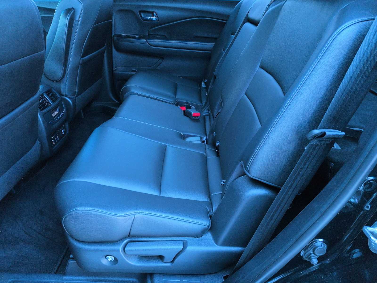 Thumbnail: 2017 Honda Pilot - 20