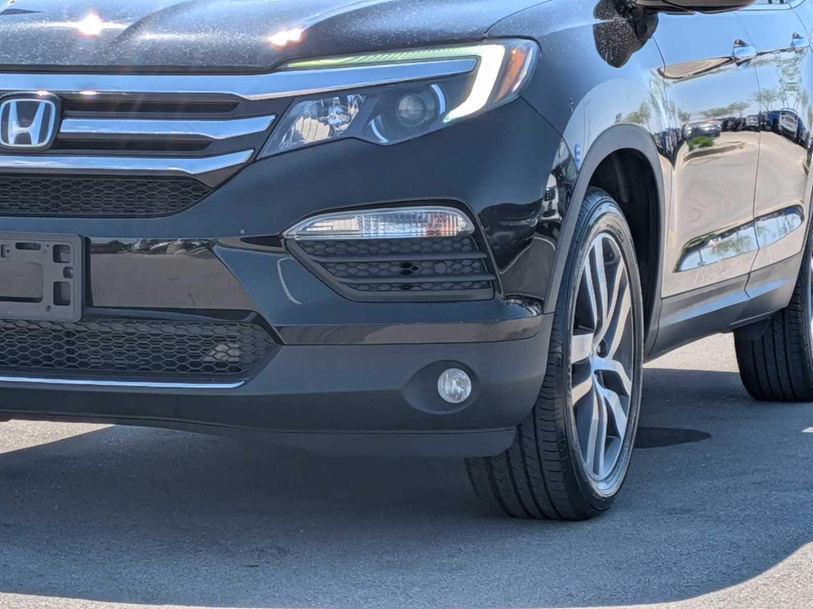 Thumbnail: 2017 Honda Pilot - 9