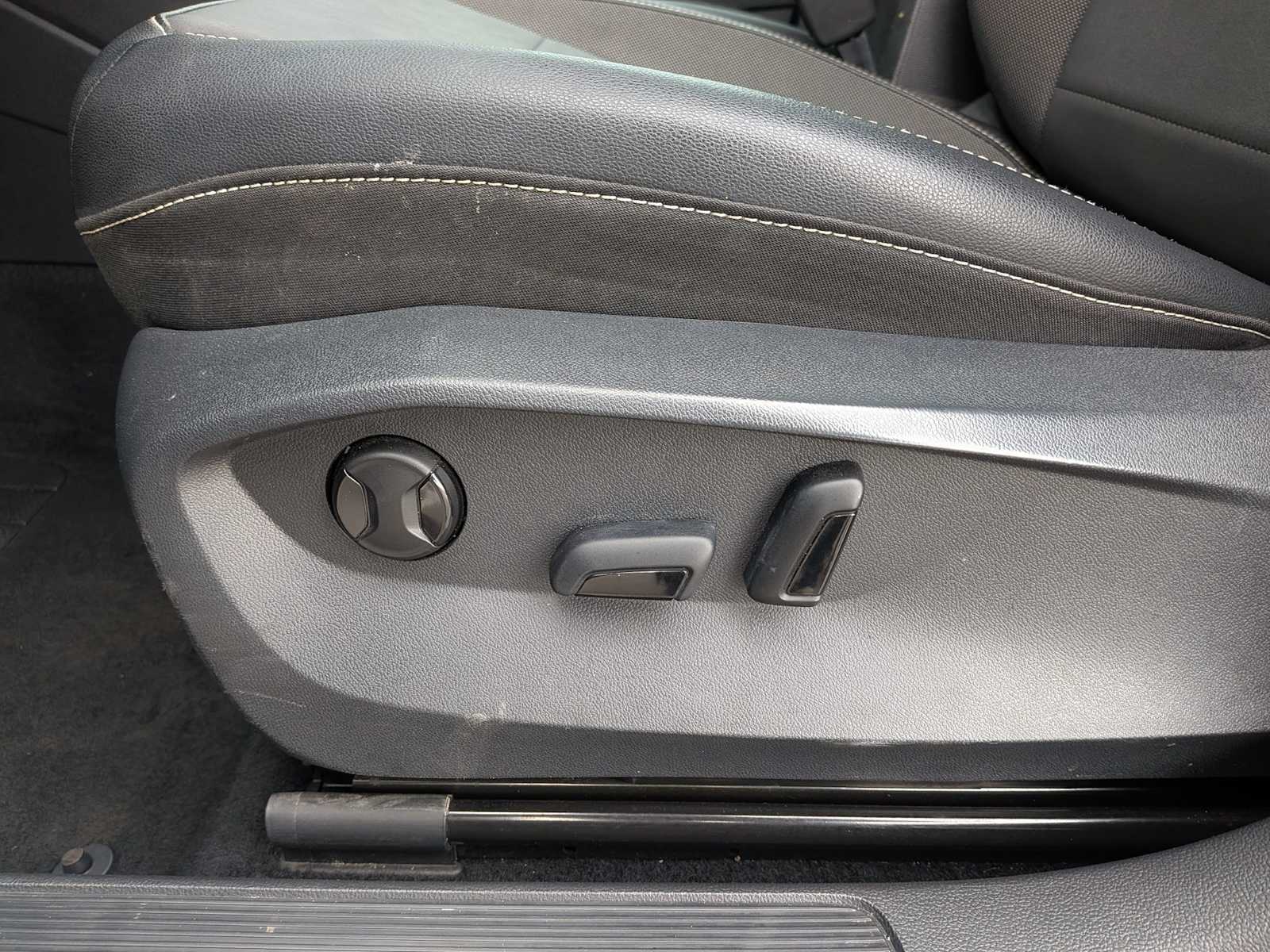 Thumbnail: 2022 Volkswagen Taos - 16