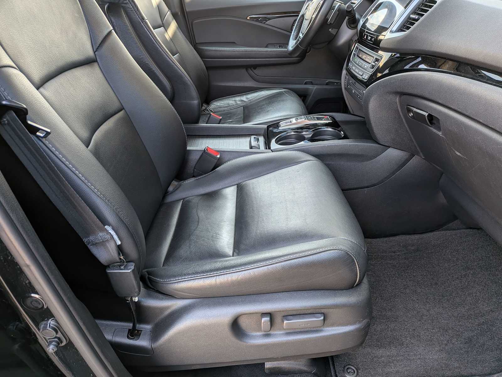 Thumbnail: 2017 Honda Pilot - 21