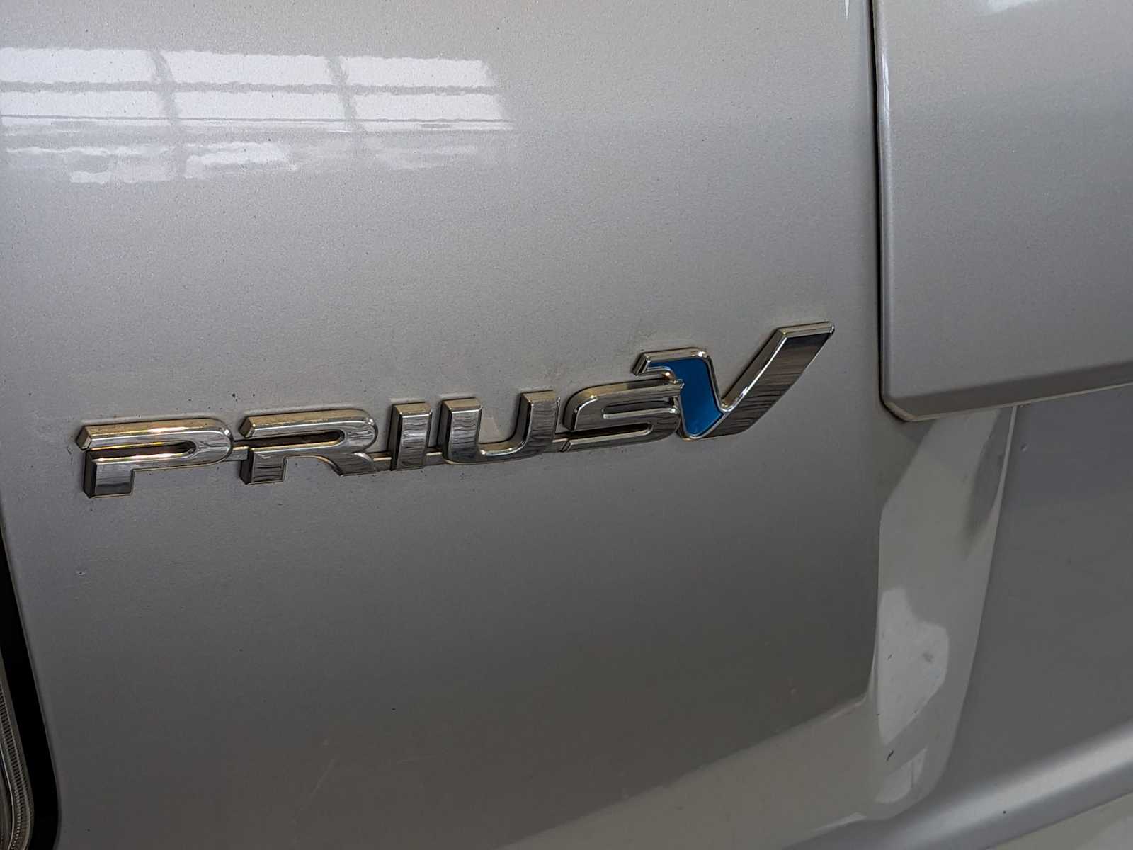 Thumbnail: 2014 Toyota Prius v - 12