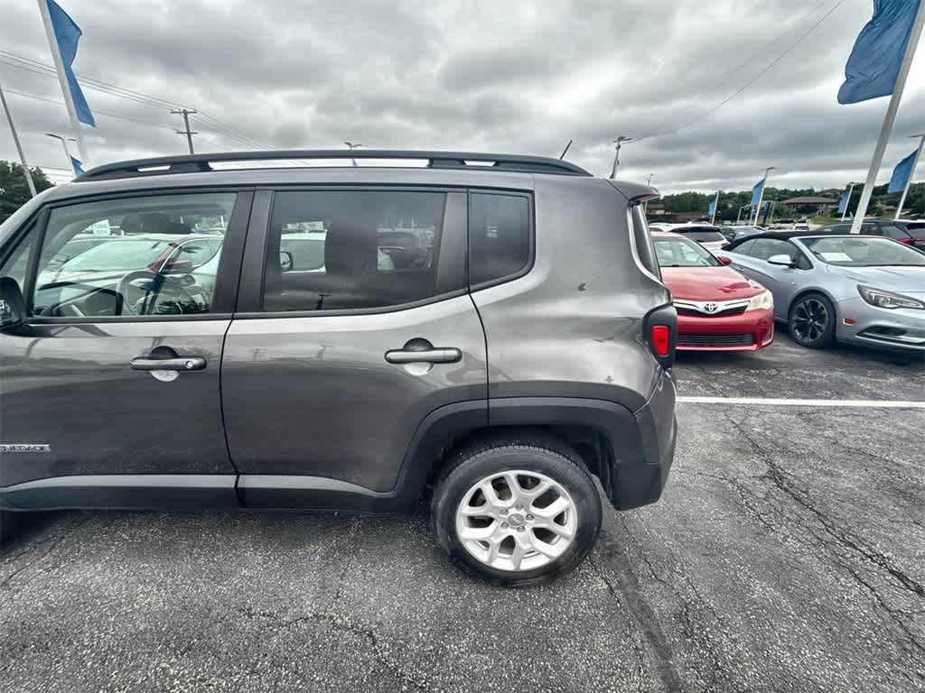 Thumbnail: 2017 Jeep Renegade - 4