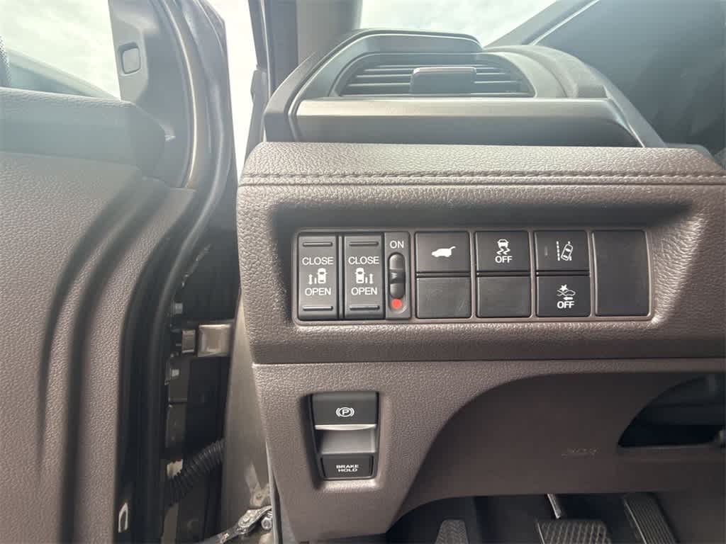 Thumbnail: 2019 Honda Odyssey - 16