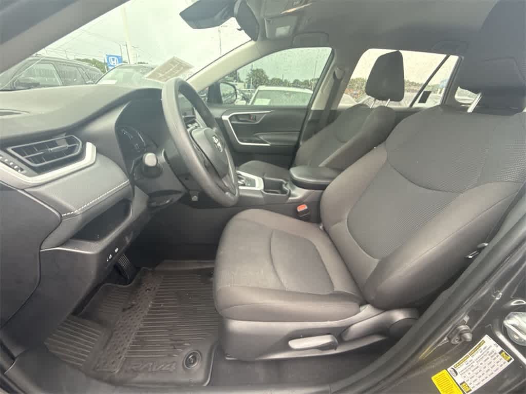 2024 Toyota RAV4 Hybrid LE photo 2