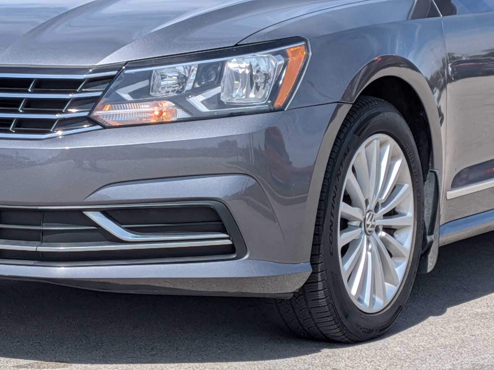 Thumbnail: 2016 Volkswagen Passat - 10