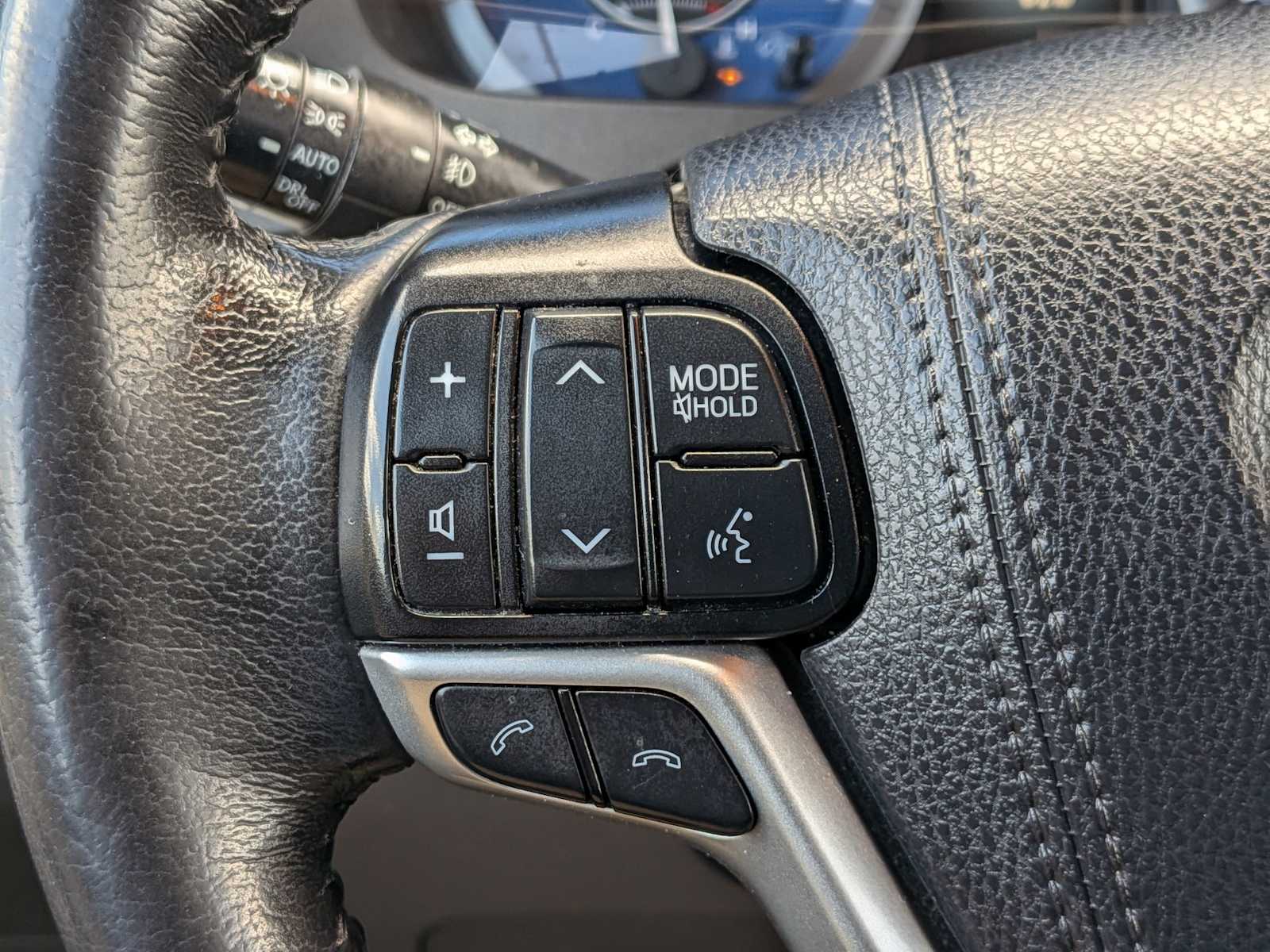 Thumbnail: 2020 Toyota Sienna - 23