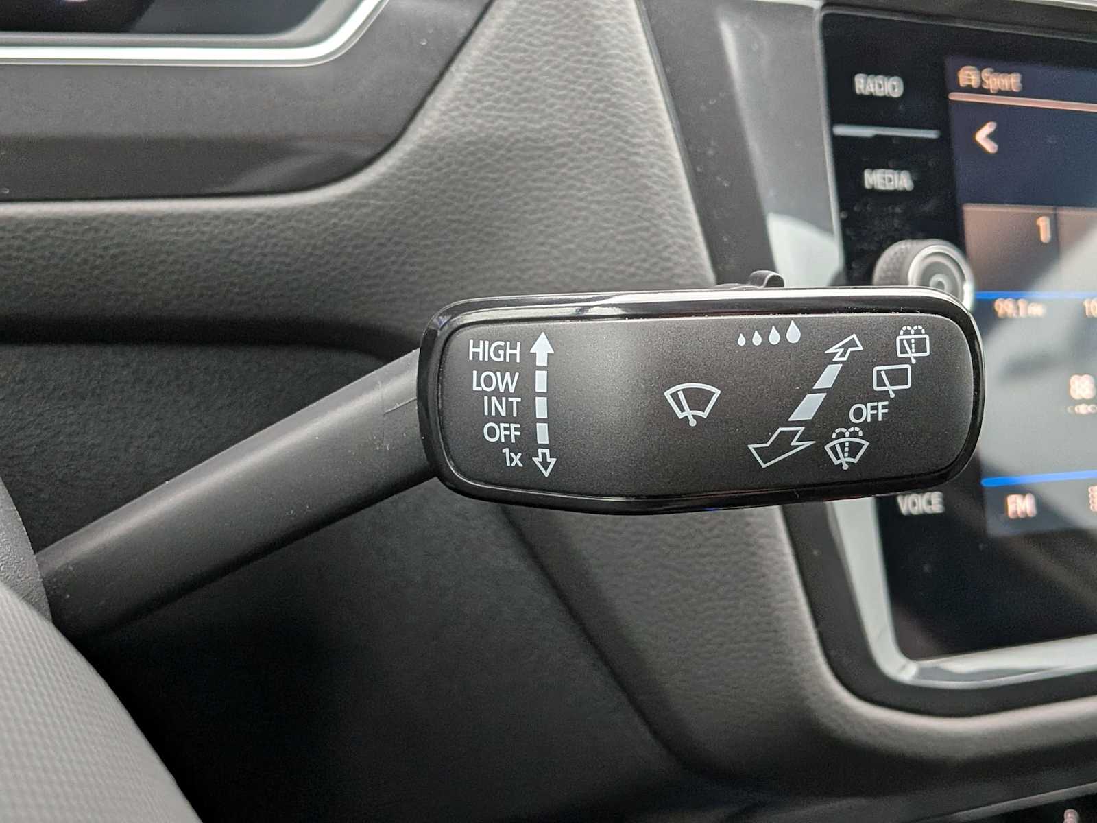 Thumbnail: 2024 Volkswagen Tiguan - 24